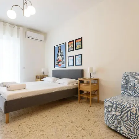 Apartment 2br Per 5 Con Patio Privato - Vicino Centro Naples