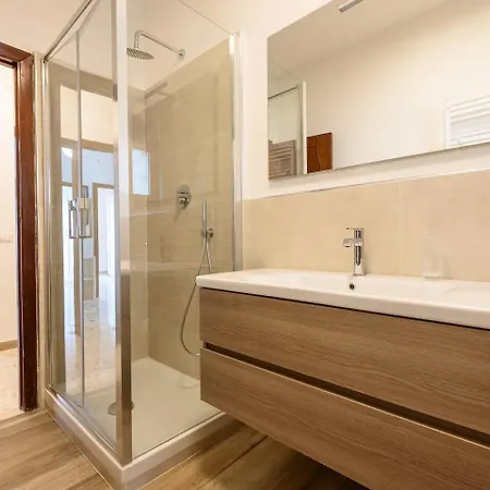 Apartment 2br Per 5 Con Patio Privato - Vicino Centro Naples